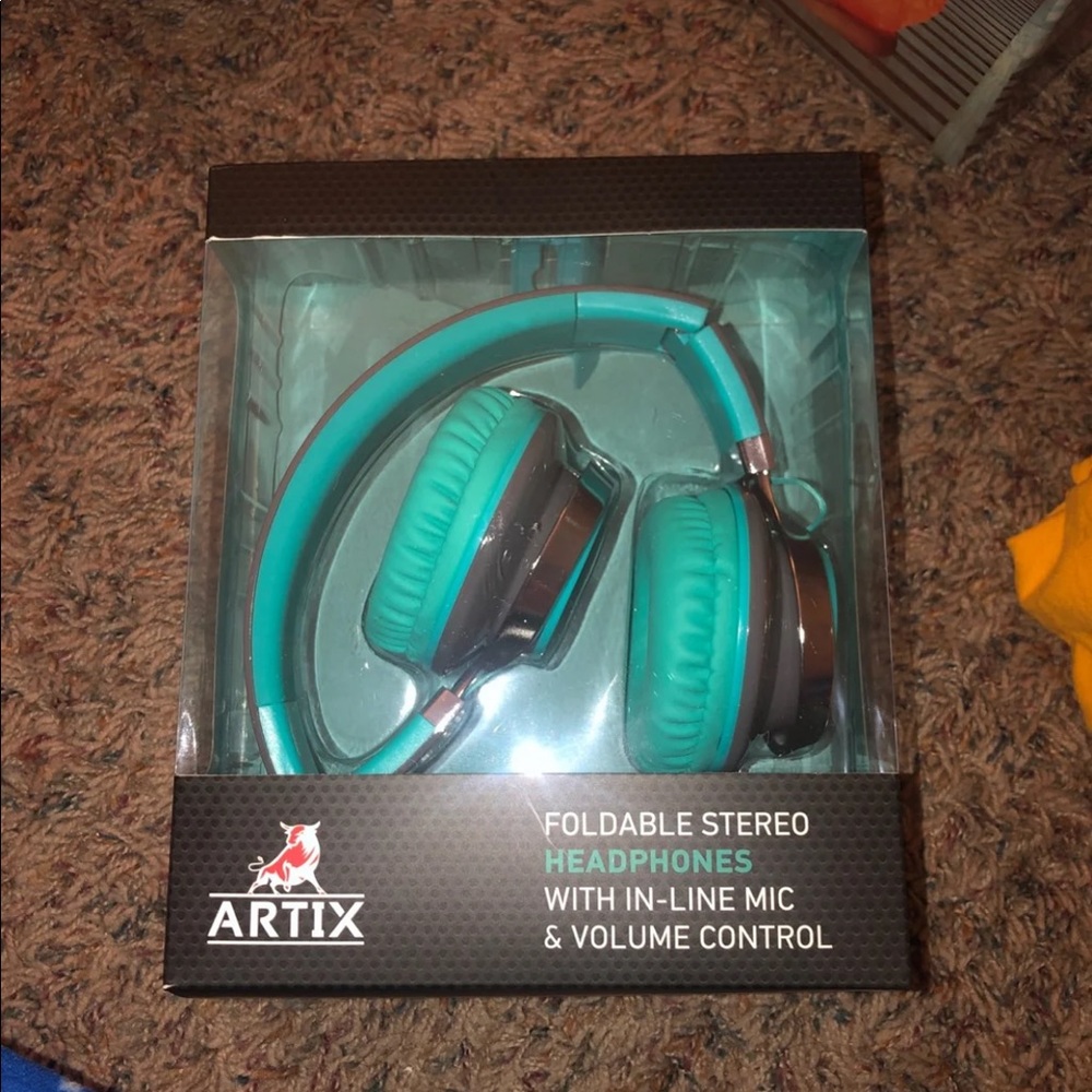 Foldable headphones with Speaker and mic